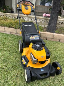 Cub Cadet 21 in. 150cc Briggs and Stratton Rear Wheel Drive Self Propelled Walk Behind Lawn Mower In Excellent Condition