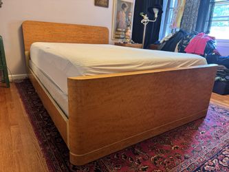 Gorgeous vintage Art Deco 1930s full bed with memory foam CertiPUR-US mattress and box spring.