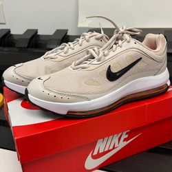 New: Nike Air Max Size 10