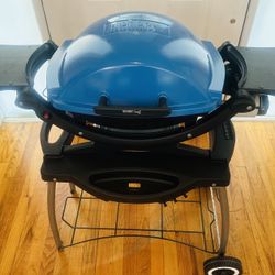 WEBER Grill Like New W/ Extras !!!