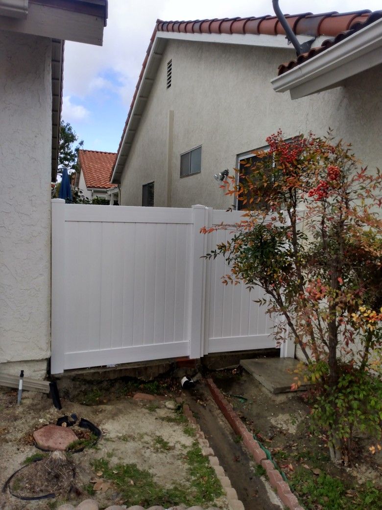 Vinyl Fencing And Gates