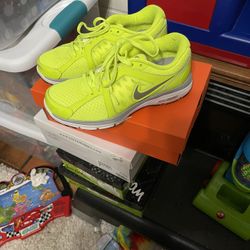 Ladies Nike Dual fusion running shoes