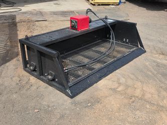 Skid steer screening bucket