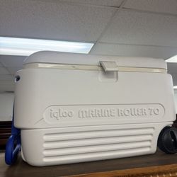 Igloo Marine Roller 70 cooler - 70 quart cool.