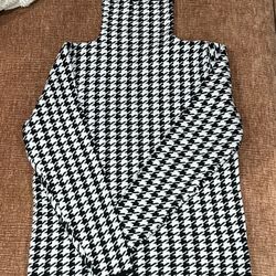 Stylish Checkered Knit Top – Extended Turtleneck
