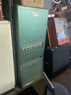 Cigarette machine vintage 1950