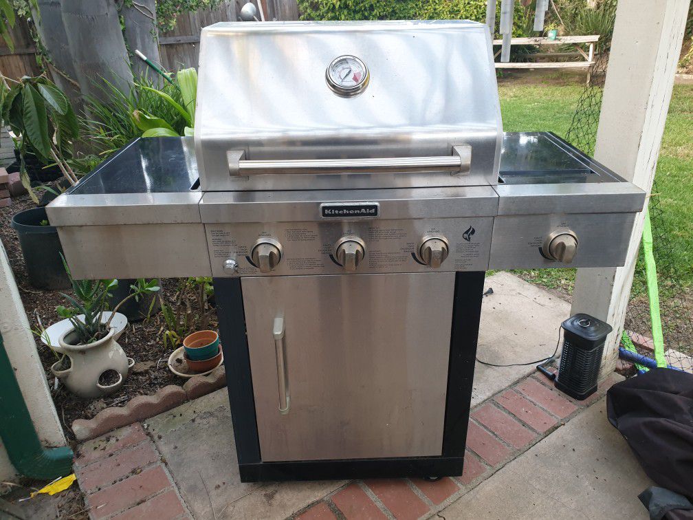 Great BBQ Grill KitchenAid stainless 4 Burners 
