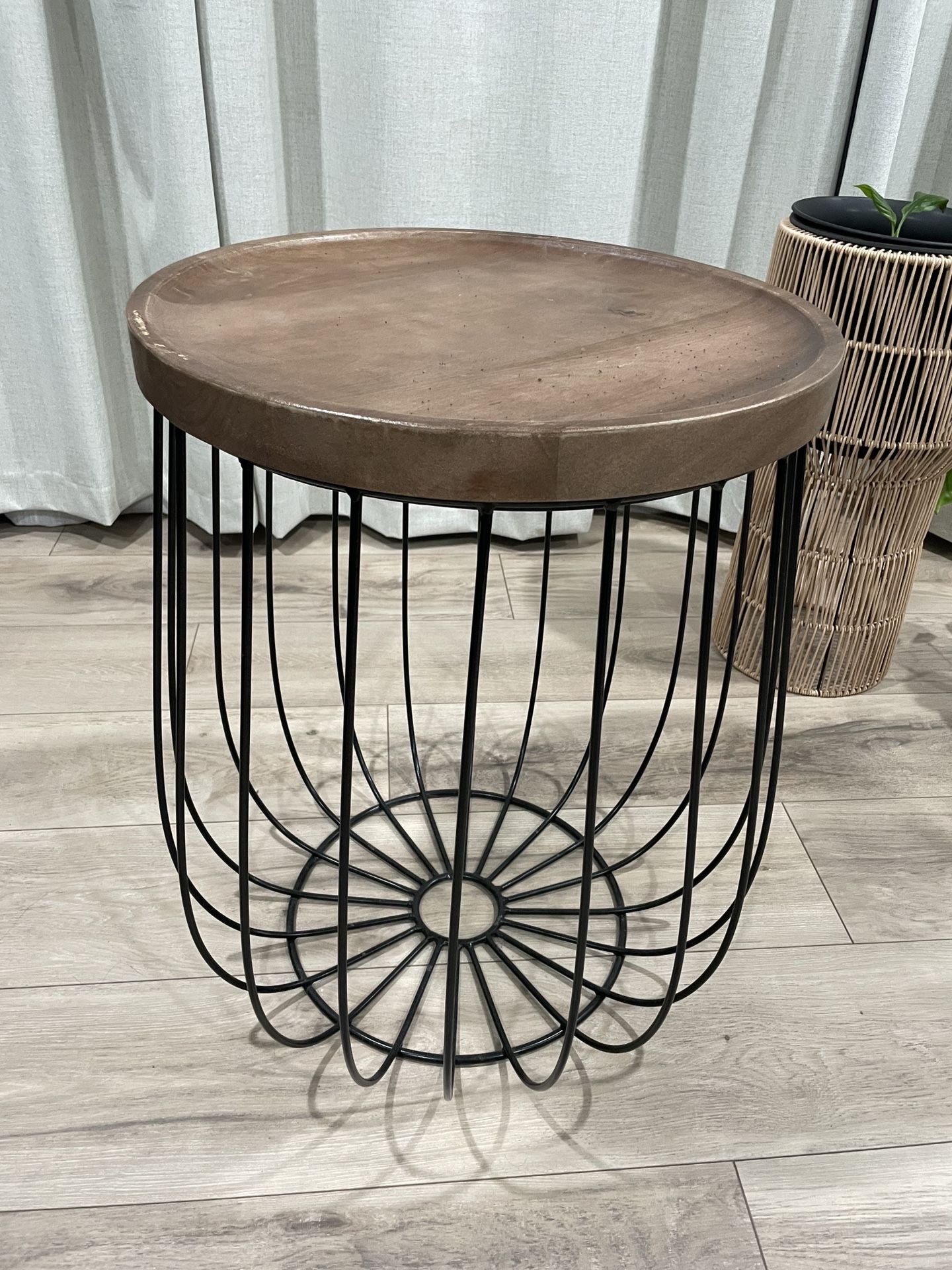 16” Round Coffee Table