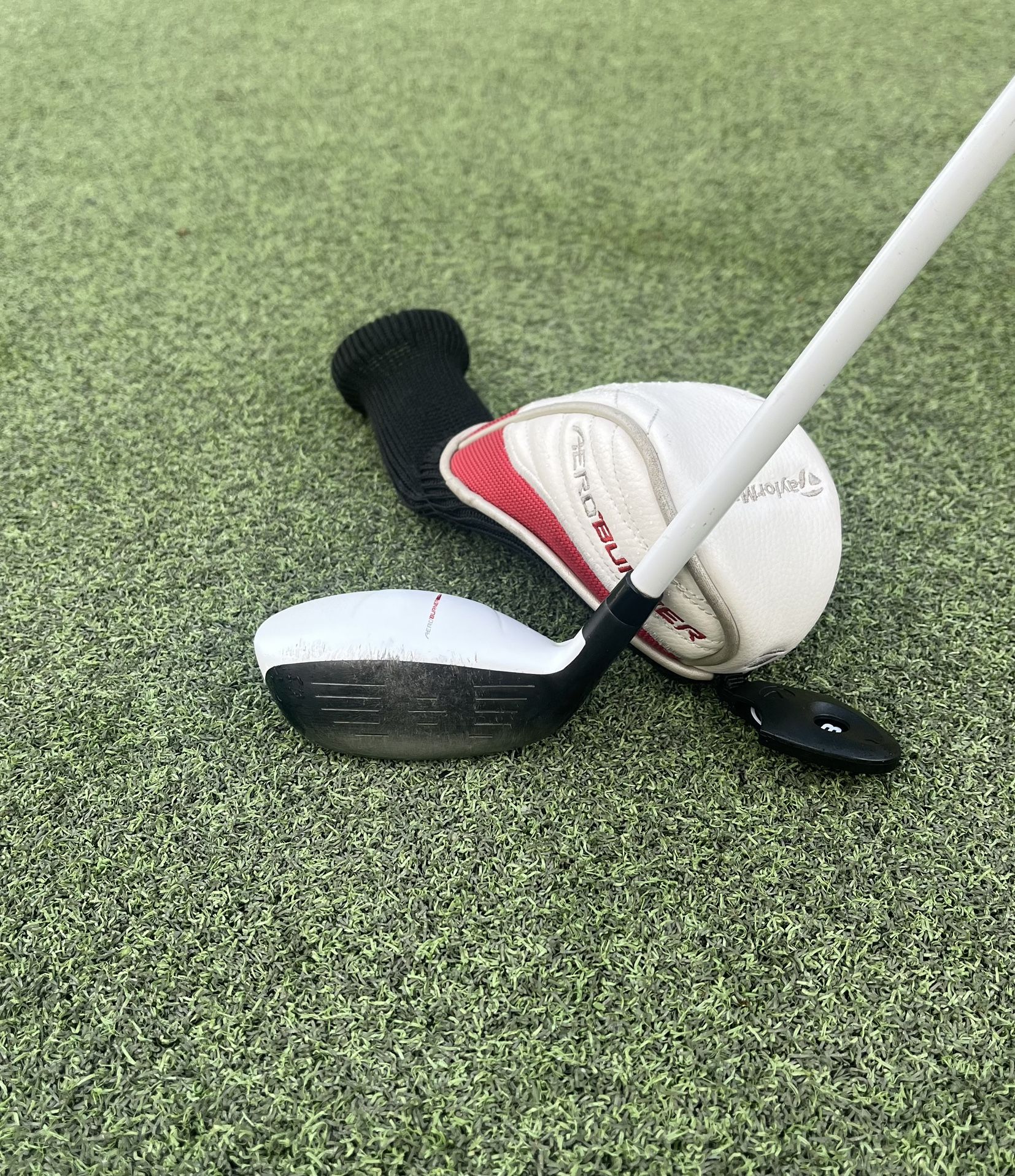 TaylorMade Golf AeroBurner Rescue 3 Hybrid