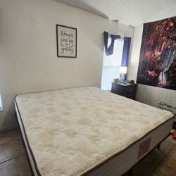 King Size Deluxe latex bed.* Used NOT NEW*