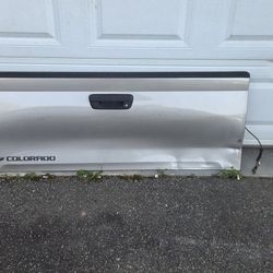09 Chevy Colorado Tailgate