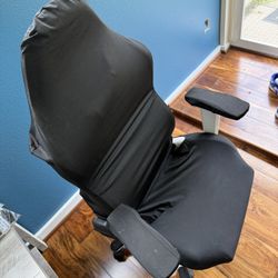 Gaming chair With Cover
