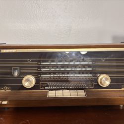 Vintage Philips Radio Indiana Collectible Tube Radios 1(contact info removed)