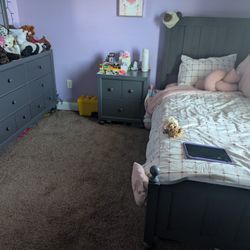 Children's bedroom set