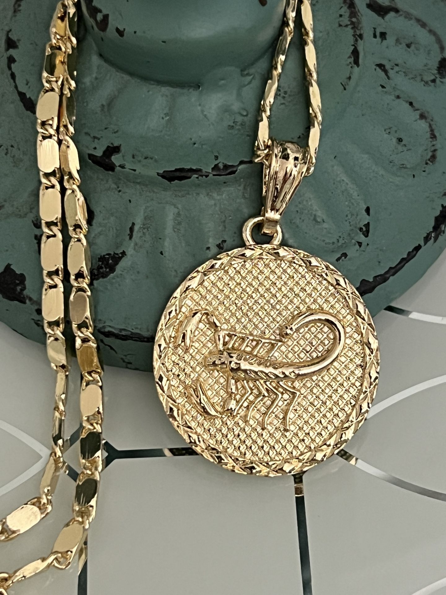 Scorpion Gold Plated Medallion Pendant With Chain Necklace 