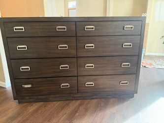 Dresser free