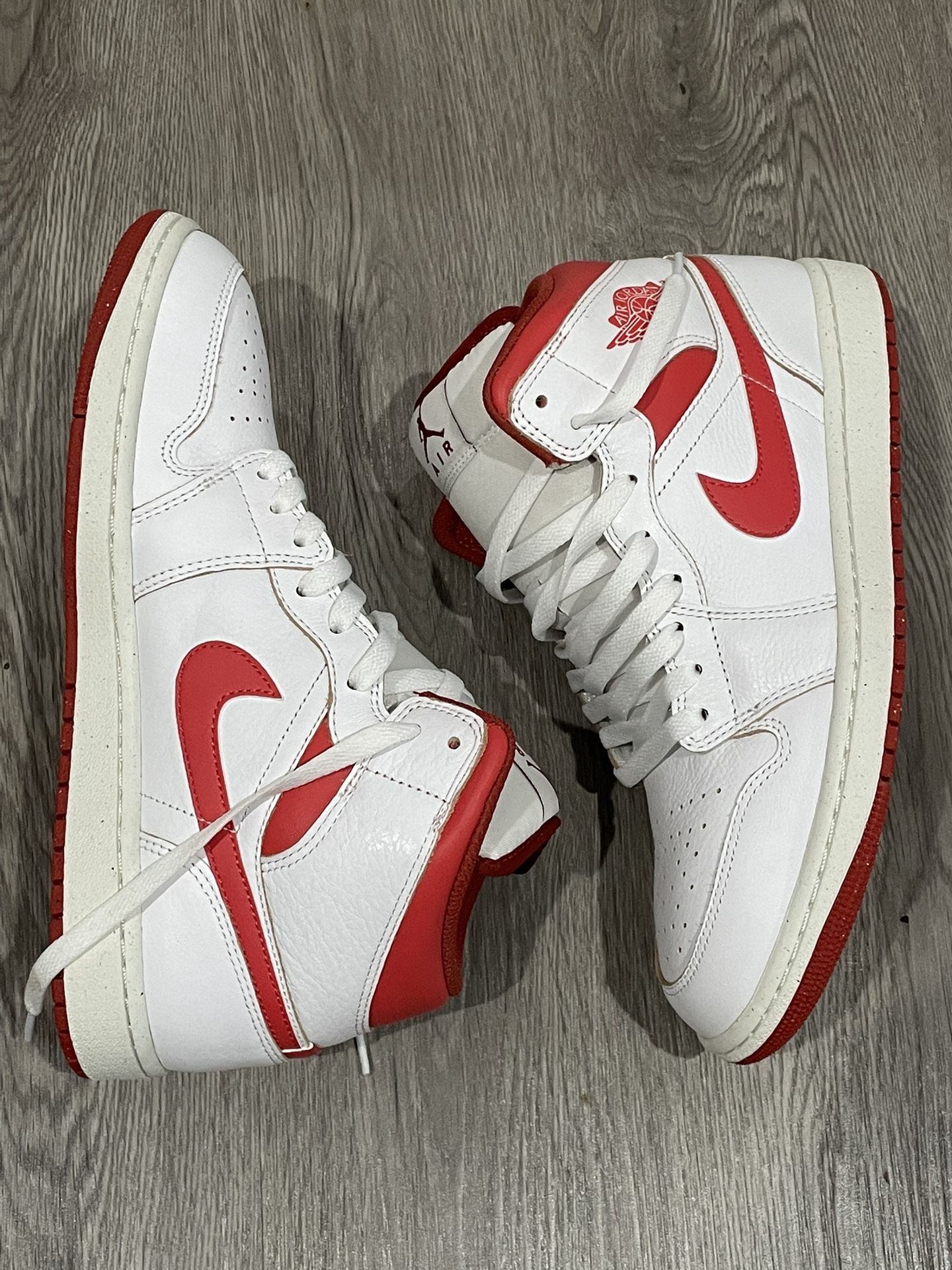 Air Jordan 1 Mid SE “Dune Red”