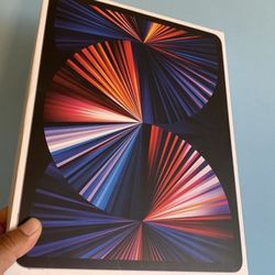 256GB Apple IPad Pro 12.9” 5th Generation (Latest 2021 Model / M1 chip / Mini Led XDR display) WiFi + cellular (5G) with keyboard, pen & Accessories