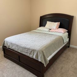 Queen Bedroom Set – Bed Frame, Mattress, Dresser & Nightstand
