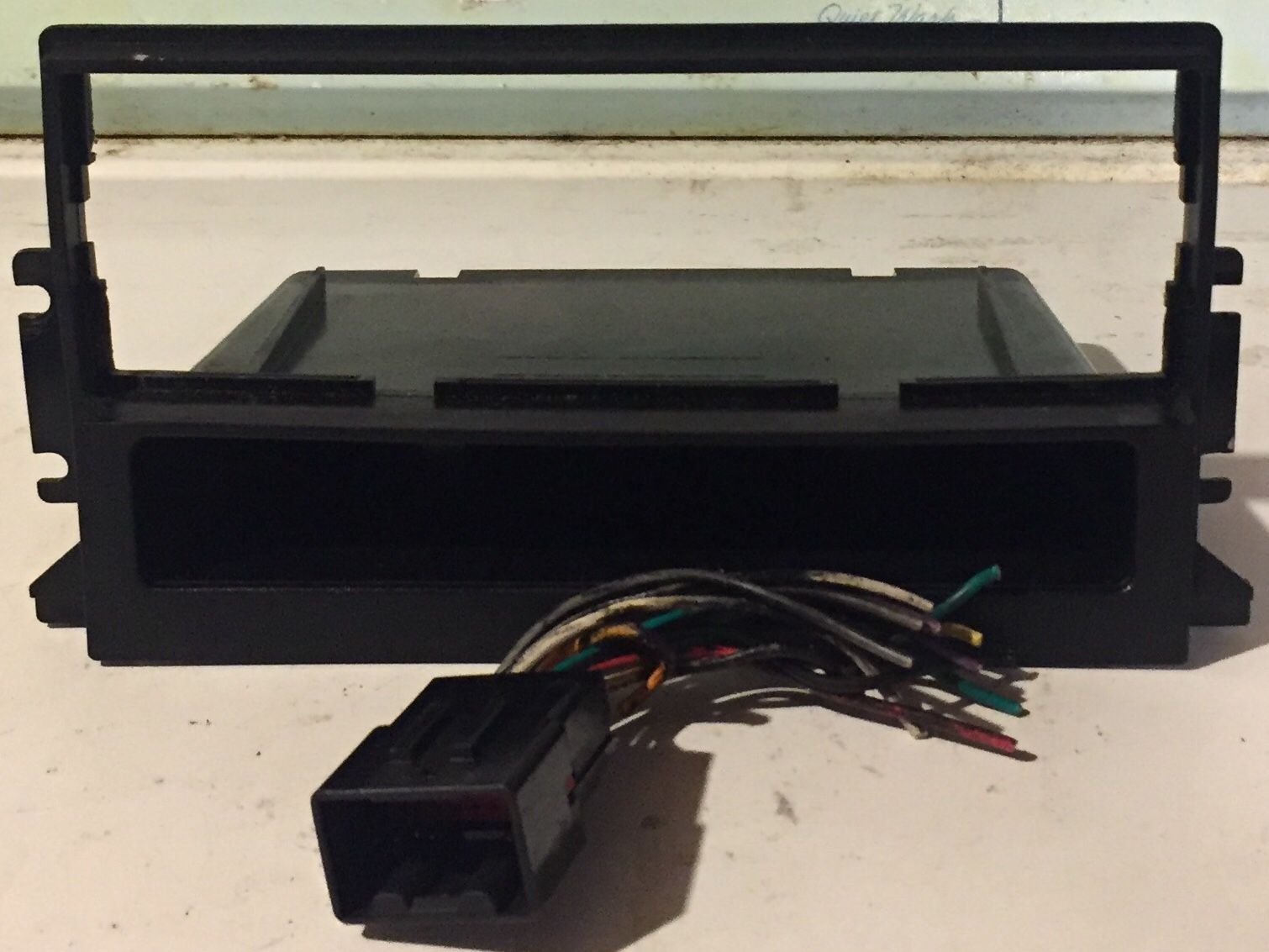 04-up Ford/mercury aftermarket radio mount kit and wire harness