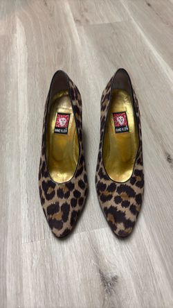 Ladies pumps