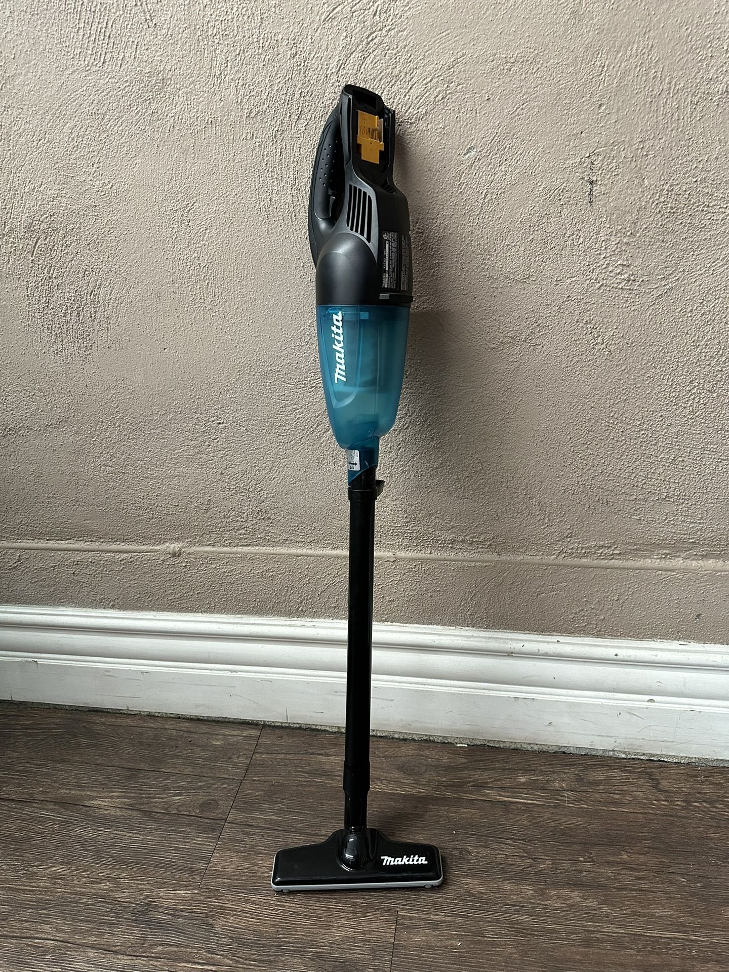 Makita Vacuum 