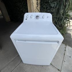GE Gas Dryer in excellent condition, (Secadora De Gas)