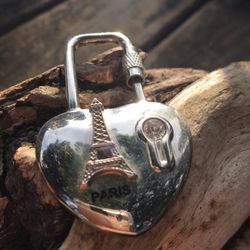 Eiffel Tower Keychain 🤍🗝