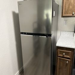 LG 11 Top Freezer Refrigerator 
