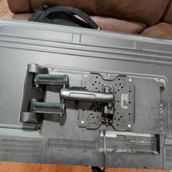 50 Inch Element TV With Wall Mount