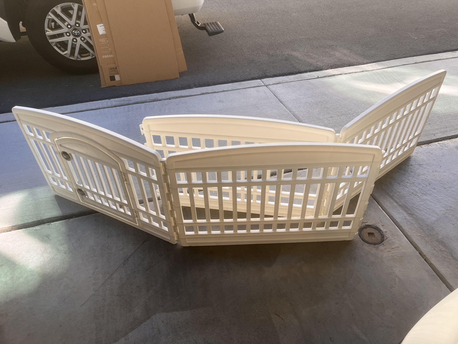 Stand Up Dog Gate
