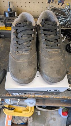 Clipless pedals and shoes