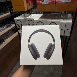 Black Airpods max’s/headphones