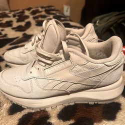Reebok, size 6