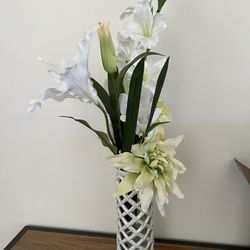 White Floral Decor With Marbles