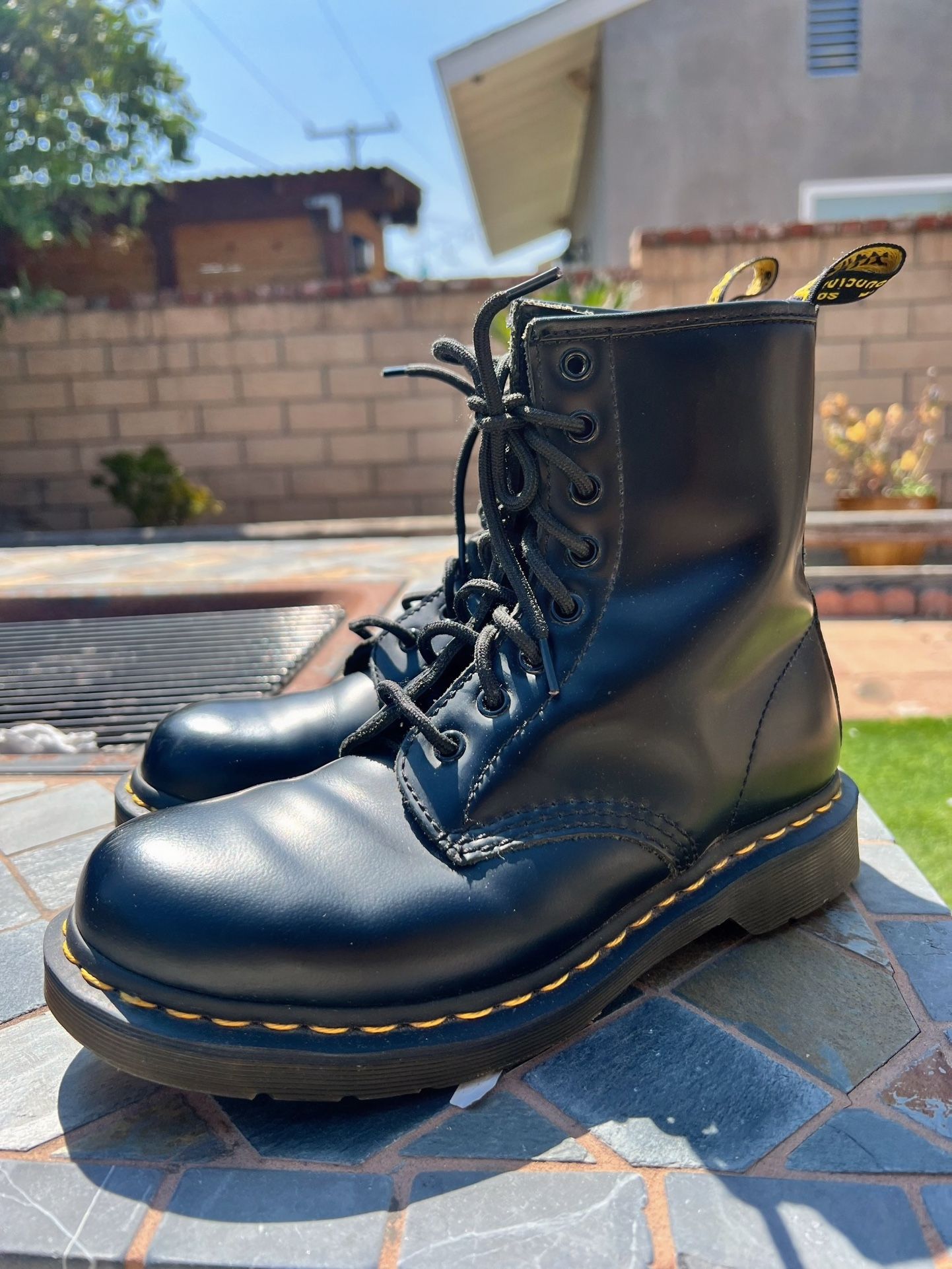 1460 Smooth Leather Lace Up Boots