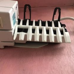 GE FRIDGE ICEMAKER  Part #WR30X10044 200D1181G013 