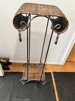 Wicker Iron Stand