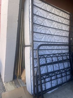 Metal Full. Bed.