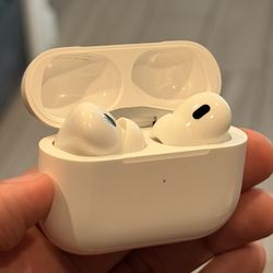  AirPods Pro 2nd Generation with MagSafe Wireless Charging Case (USB‑C) - White