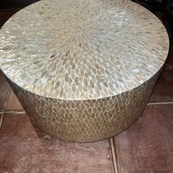 Cocktail Table With Flower Vase 