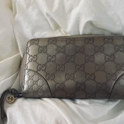 Gucci Bi- Fold Tigerprint Black Men Wallet for Sale in Auburndale, MA -  OfferUp