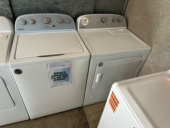 Whirlpool Washer And Gas Dryer Set