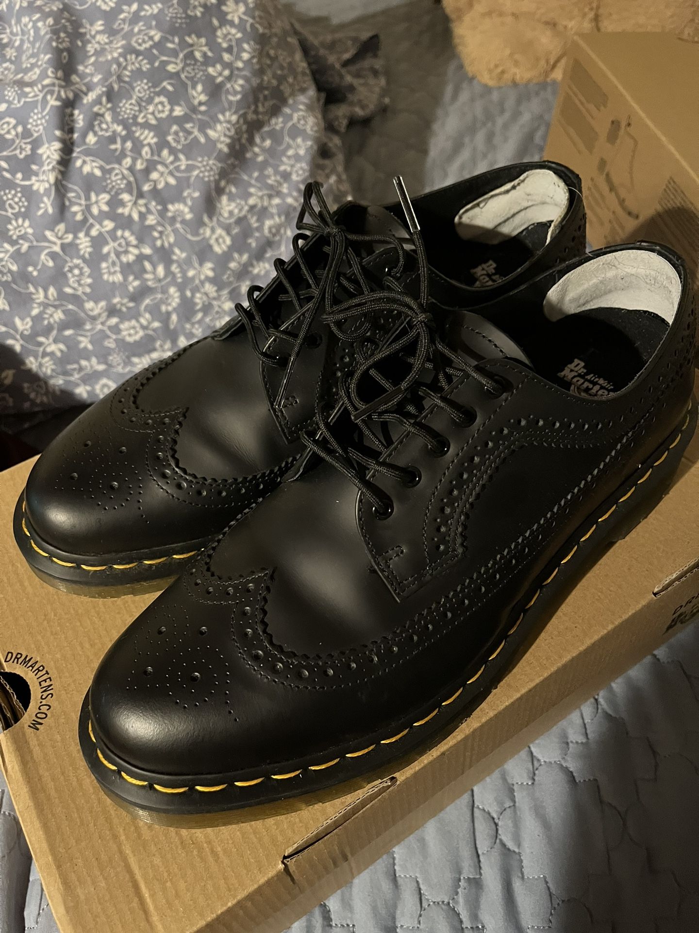 Dr Martens Men’s Size 11 3989 YELLOW STITCH SMOOTH LEATHER BROGUE SHOES