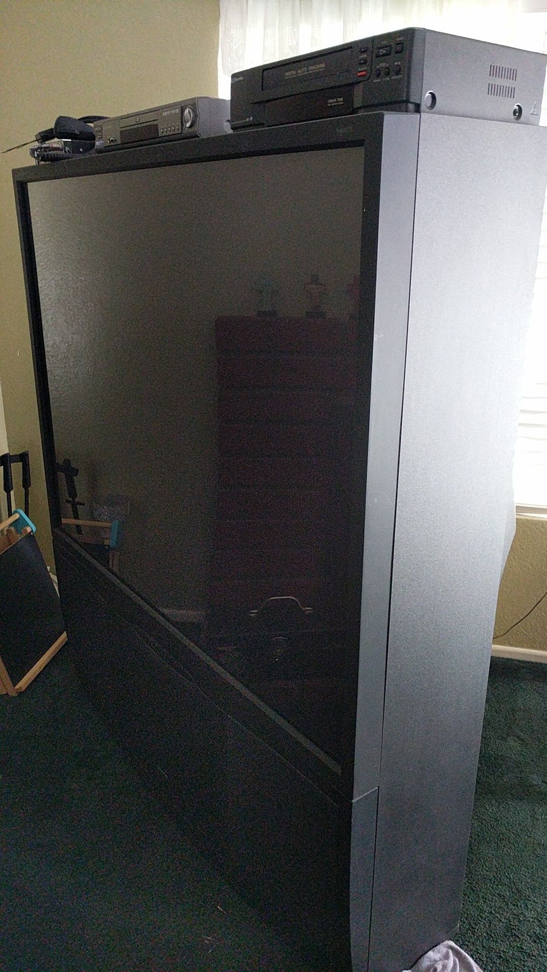 60 inch rca big screen TV 10$
