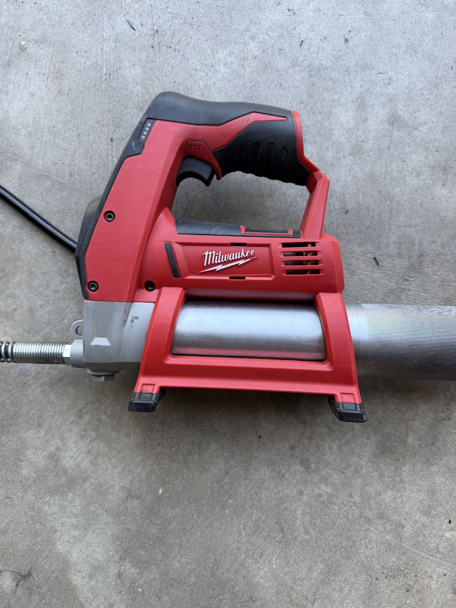 Milwaukee Grease Gun M12
