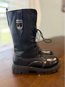 Girls black boots