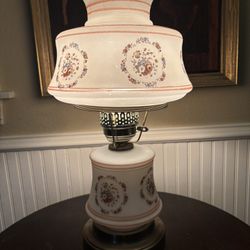 70s Vintage Aladdin Lamp Frosted Glass Wreath Design 20” Tall