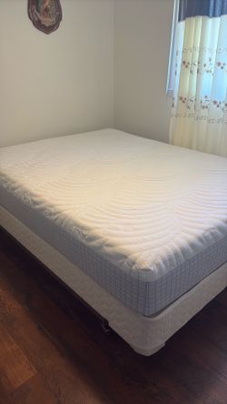 Queen mattress/box spring