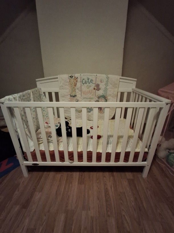 Convertible crib
